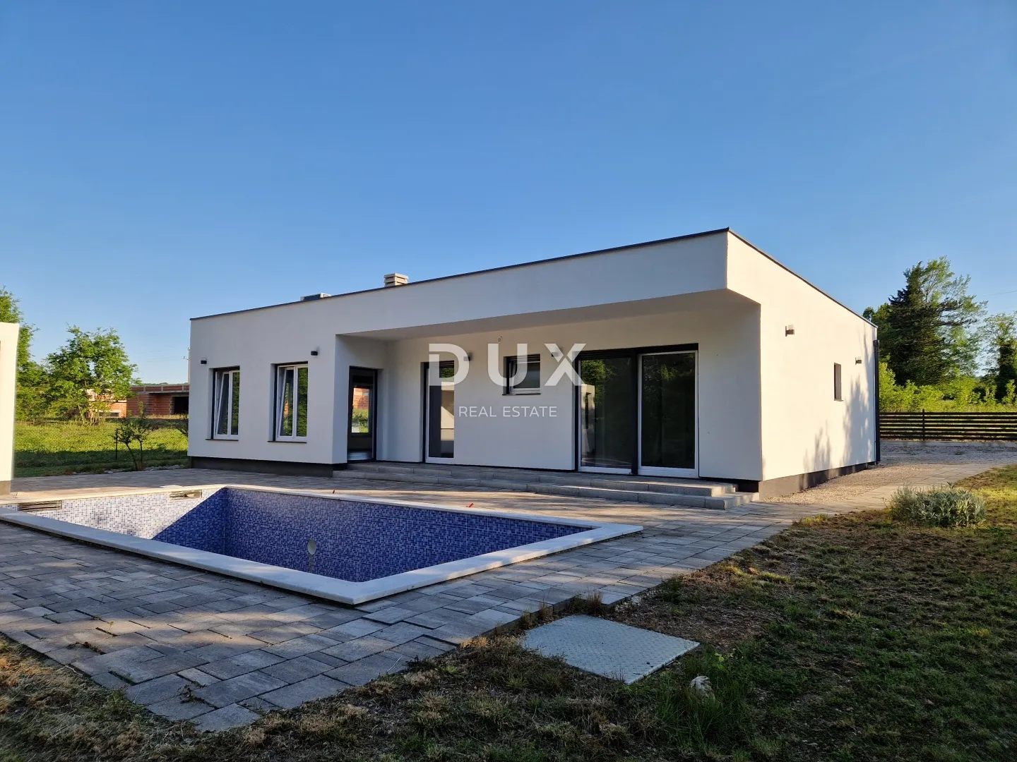 istra, kršan – moderna prizemnica s bazenom na prostranoj okućnici - slika 32