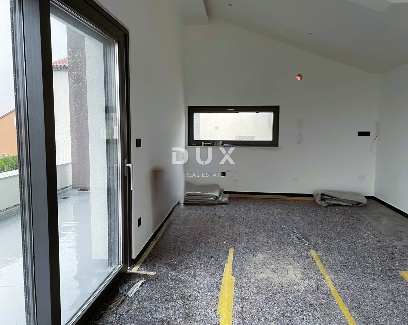 otok krk, grad krk - moderan penthouse od 100 m2 - slika 9