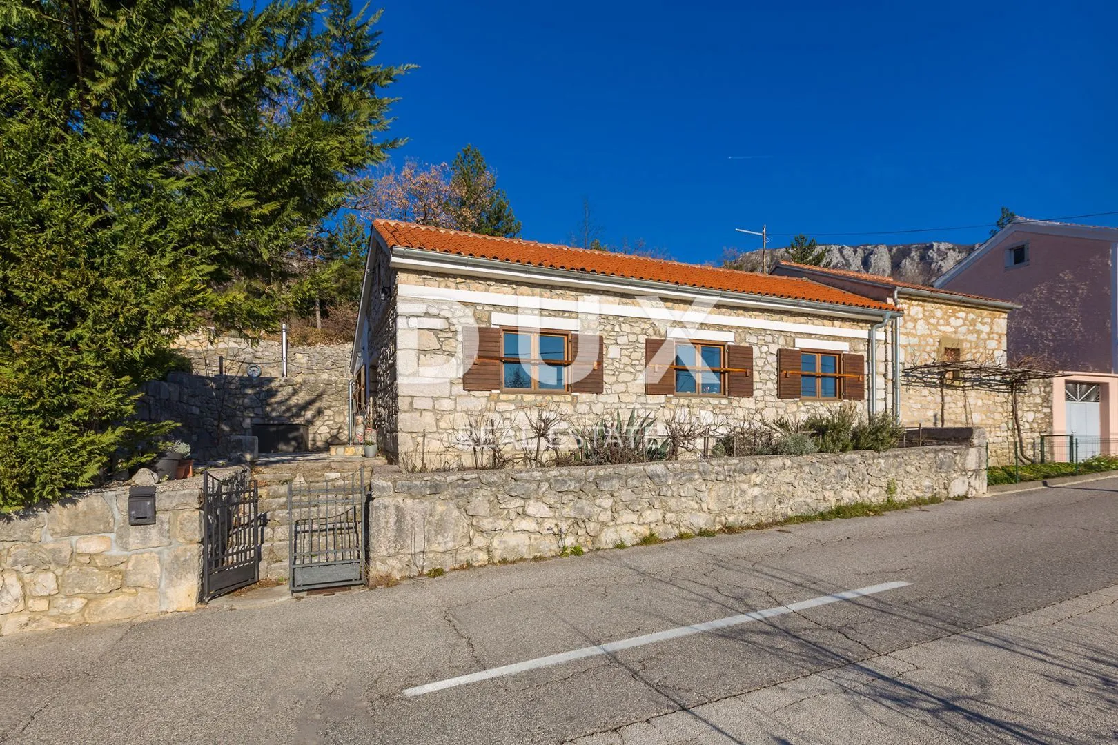 tribalj, okolica crikvenice - dvije kamene kuće s bazenom na mirnoj lokaciji okruženoj zelenilom - slika 4