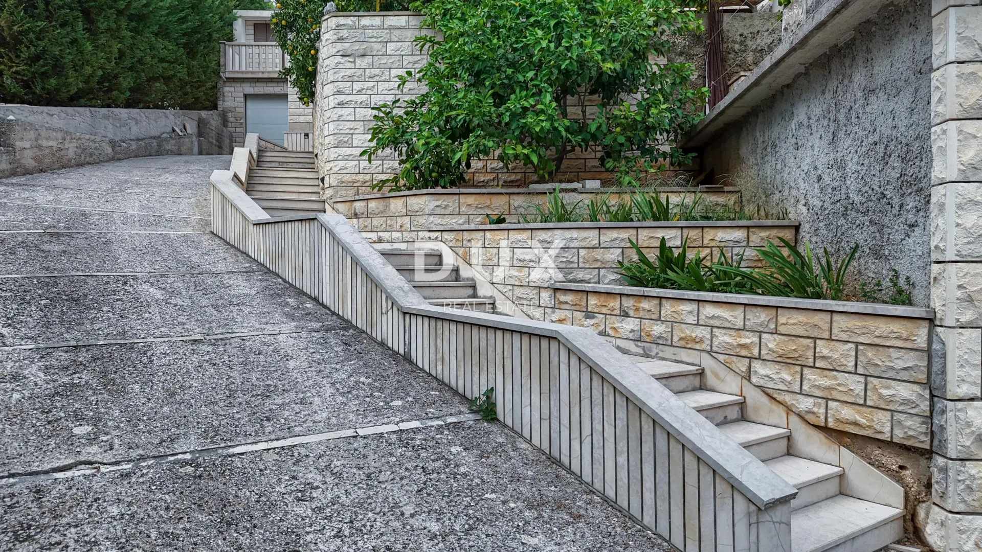 otok brač, sumartin - apartmanska kuća u kamenu s garažom 2.red do mora - slika 9