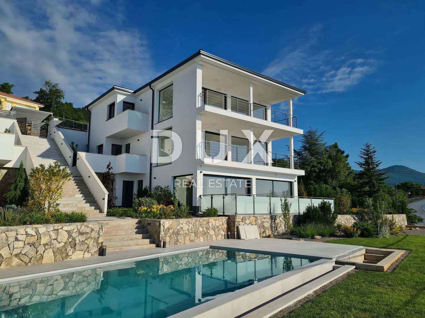 opatija, lovran, liganj - stan u vili s bazenom 120m2+terasa 27m2s panoramskim pogledom na more + okoliš 105m2 - slika 30