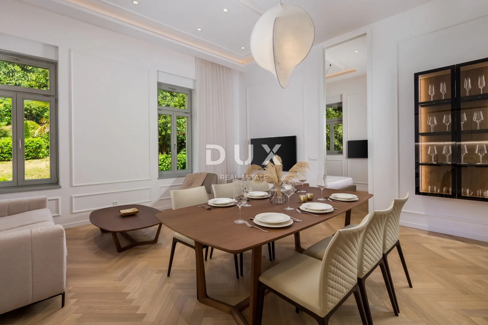 OPATIJA, CENTAR – unikatan stan od 90 m2, remek-djelo austro-ugarske gradnje u centru Opatije
