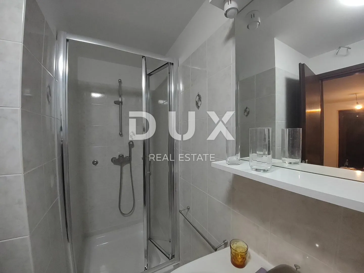 otok krk, njivice, 2-sobni apartman, 57 m2, okućnica - slika 2