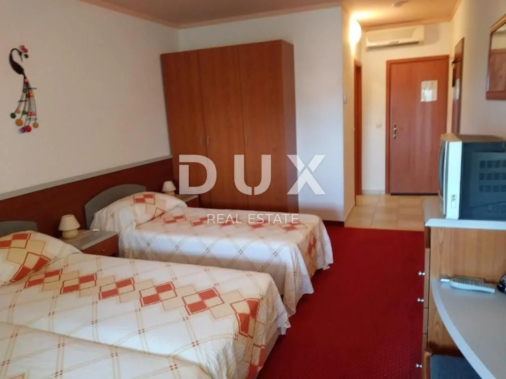 istra,poreč - hotel sa bazenom i prostranom okućnicom! - slika 8