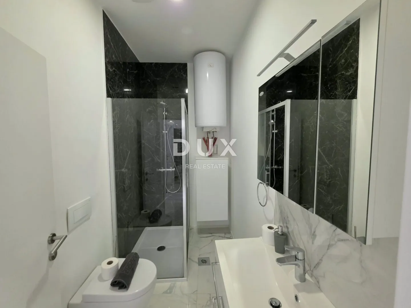istra, poreč, 290.00 m2, pješačka zona, tri stana - slika 45