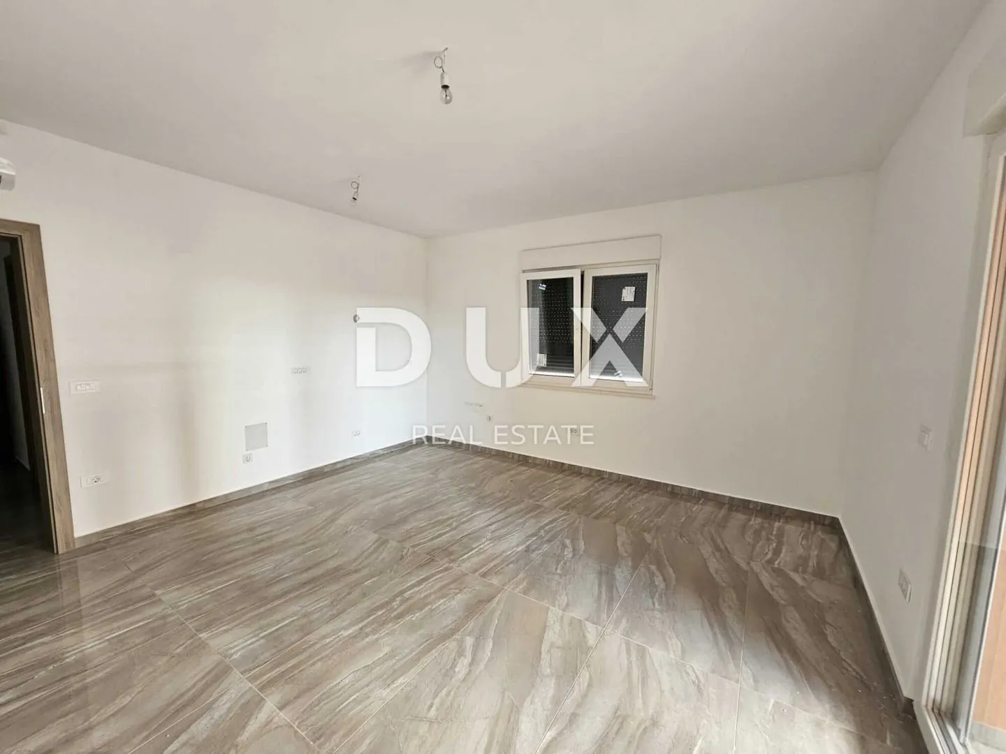 otok rab, banjol - prilika! stan u prizemlju, 1s+db + parking + 250m od mora - slika 11