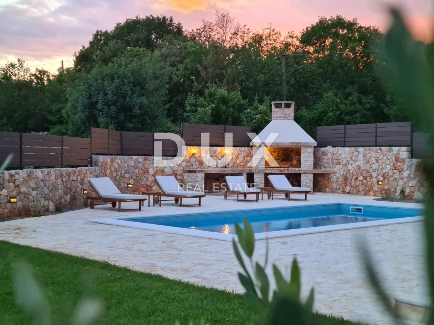 otok krk - mediteranska vila sa bazenom i velikom okućnicom - slika 17