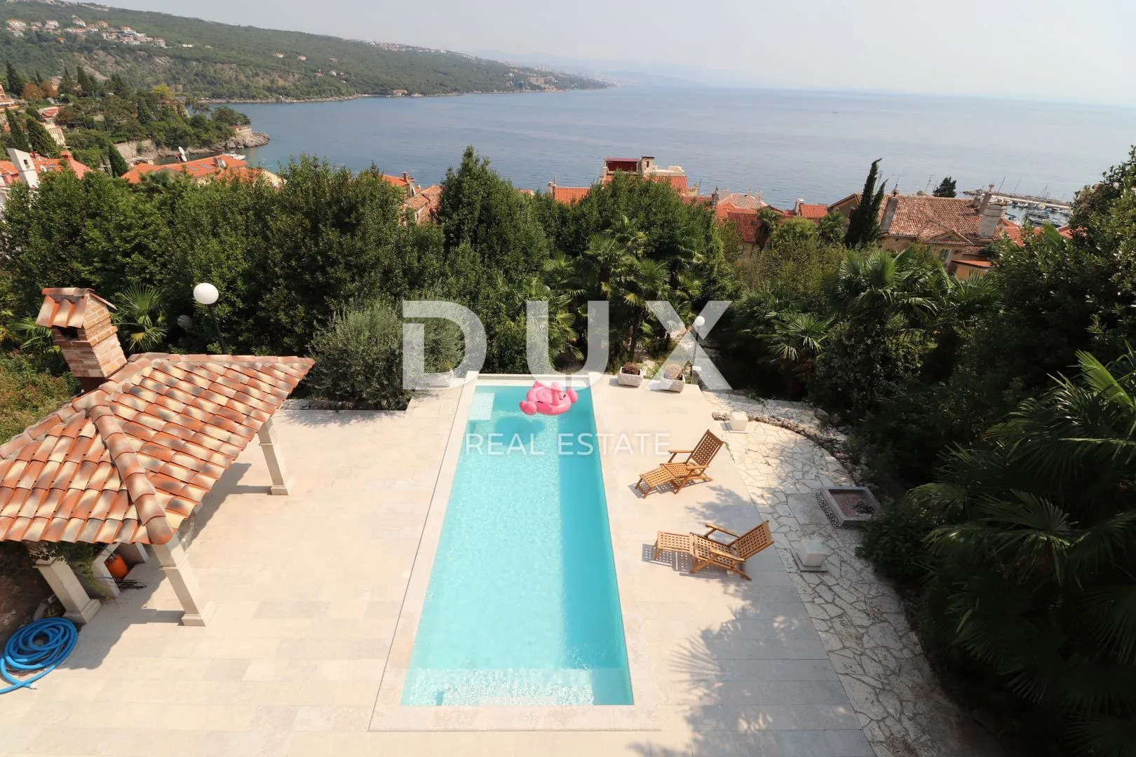 OPATIJA, VOLOSKO - vila 230m2 s bazenom i pogledom na more + uređena okućnica 1100m2