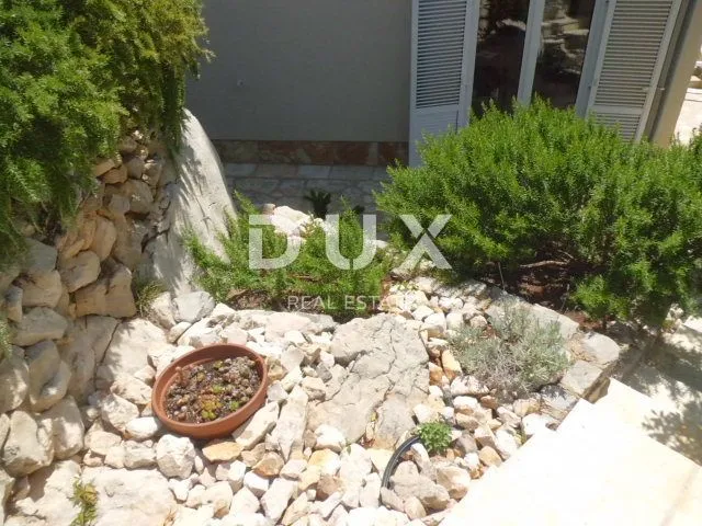 otok krk - ekskluzivna vila sa bazenom - slika 34