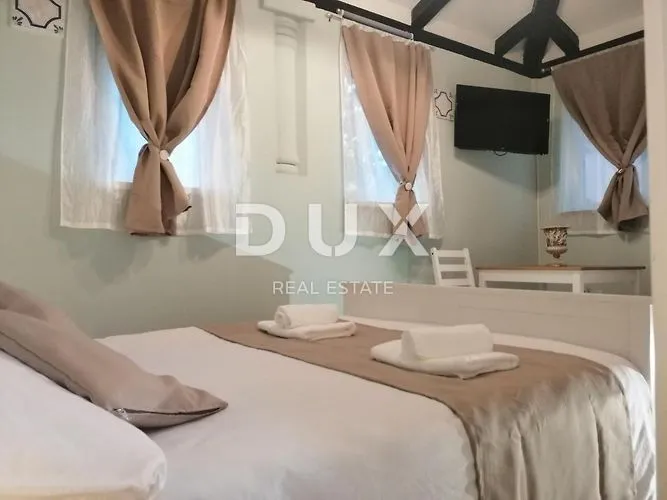 istra, pula - apartmanska kuća u strogome centru s bazenom i okućnicom - slika 27