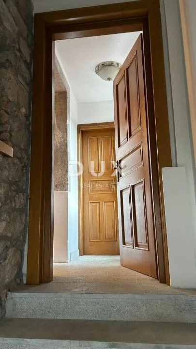 rijeka, srdoči - kuća sa tri stambene jedinice - slika 25