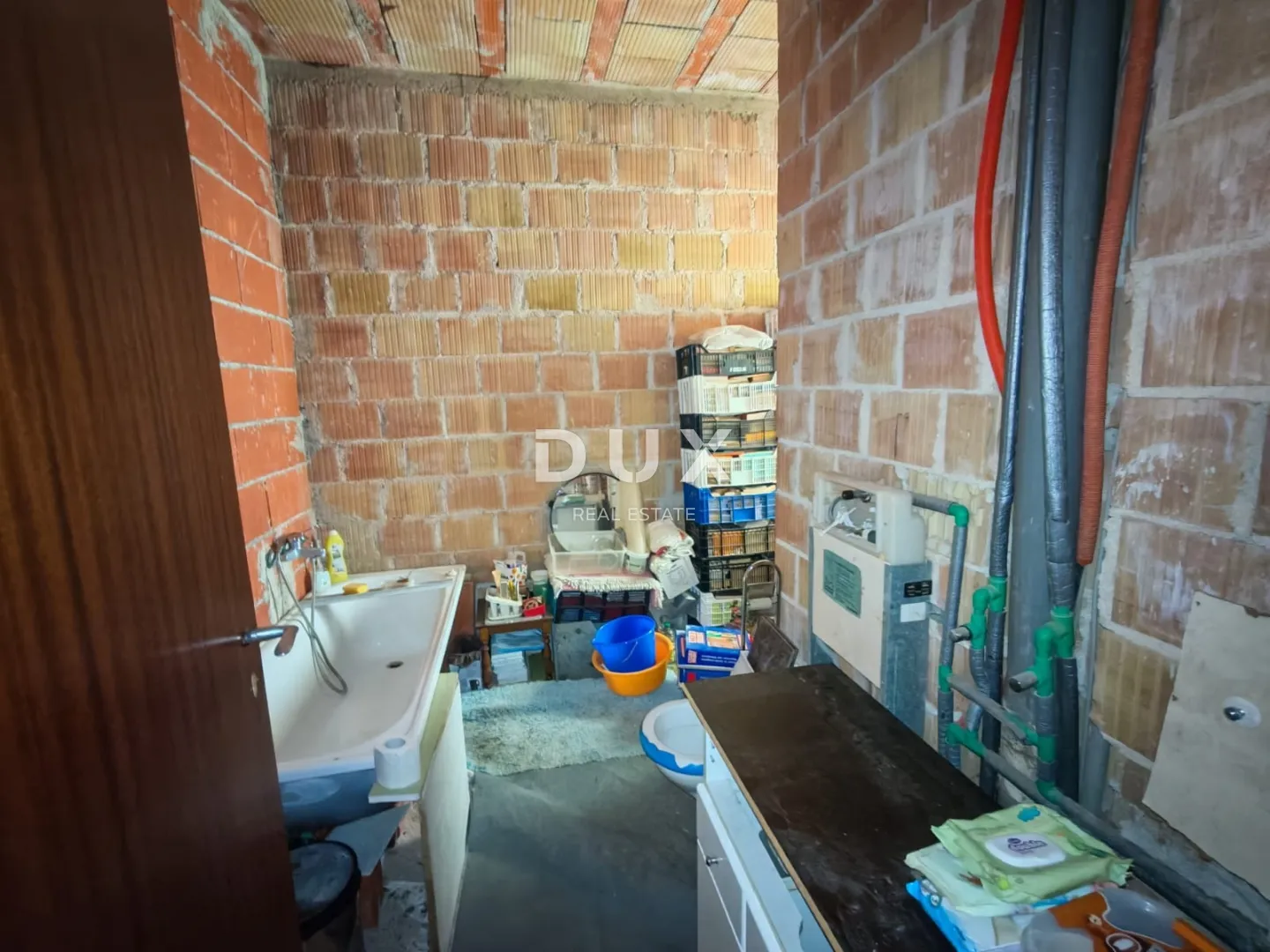 istra, pula - kuća 250m2, 700m od mora - slika 13