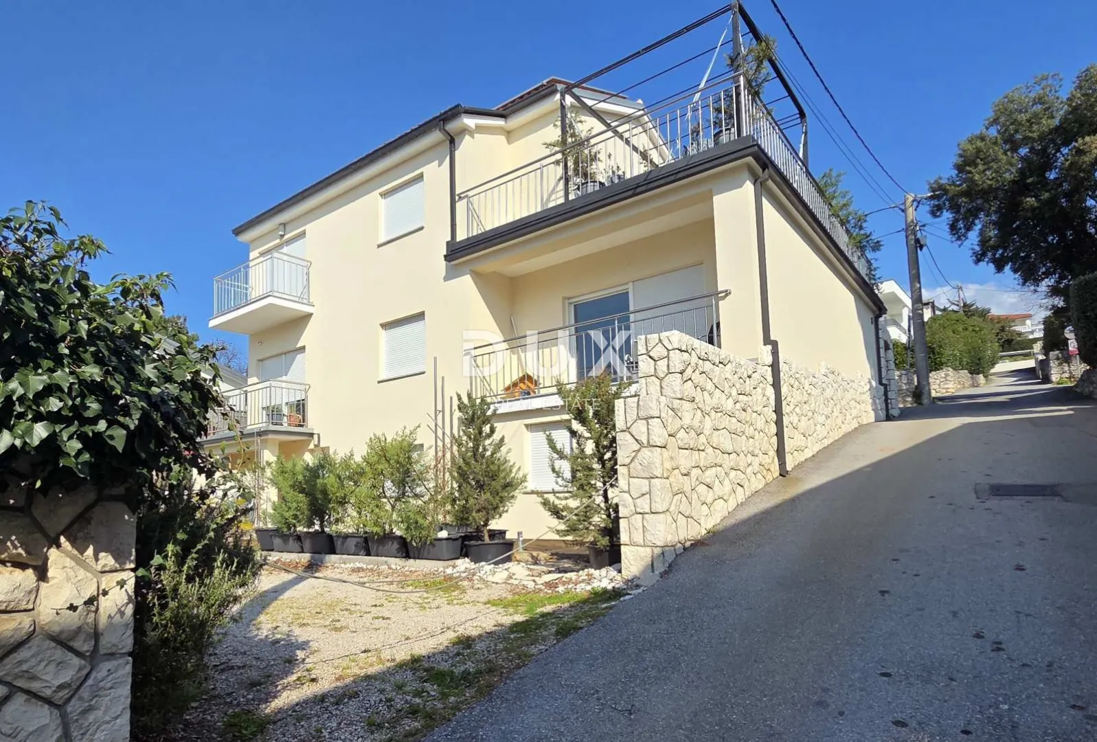novi vinodolski – elegantna kuća 191 m2, 40 m udaljena od mora - slika 3