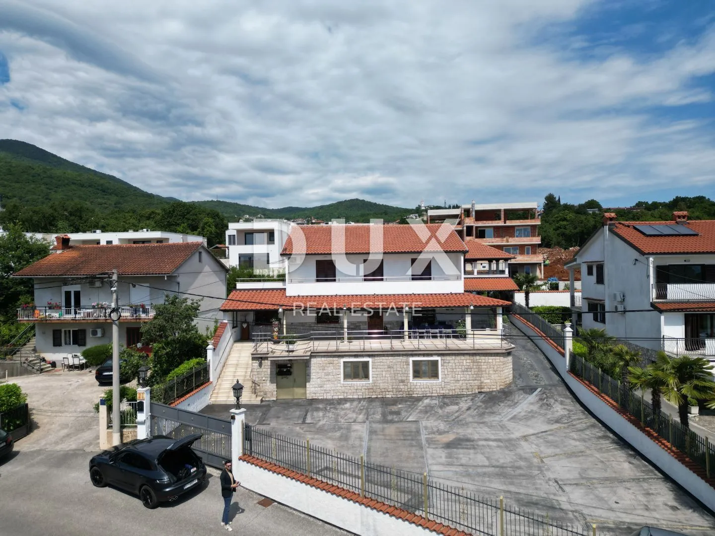 OPATIJA, POBRI- održavana vila od 542m2 ogromnog potencijala s pogledom na more i okućnicom od 1200m2 - Pobri, Opatija