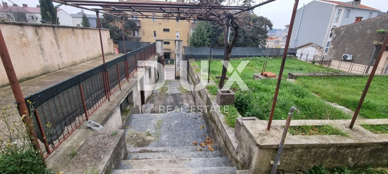 istra, pula kuća s potencijalom u centru grada! - slika 2