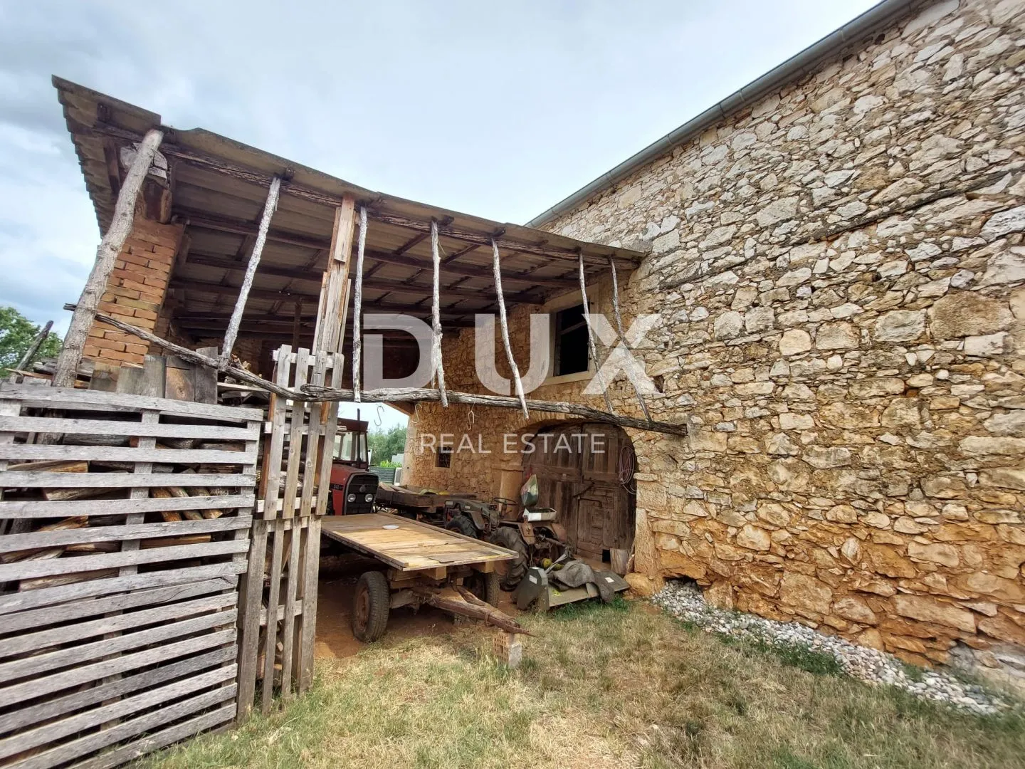 istra, brtonigla - kamena kuća s velikom okućnicom - slika 8