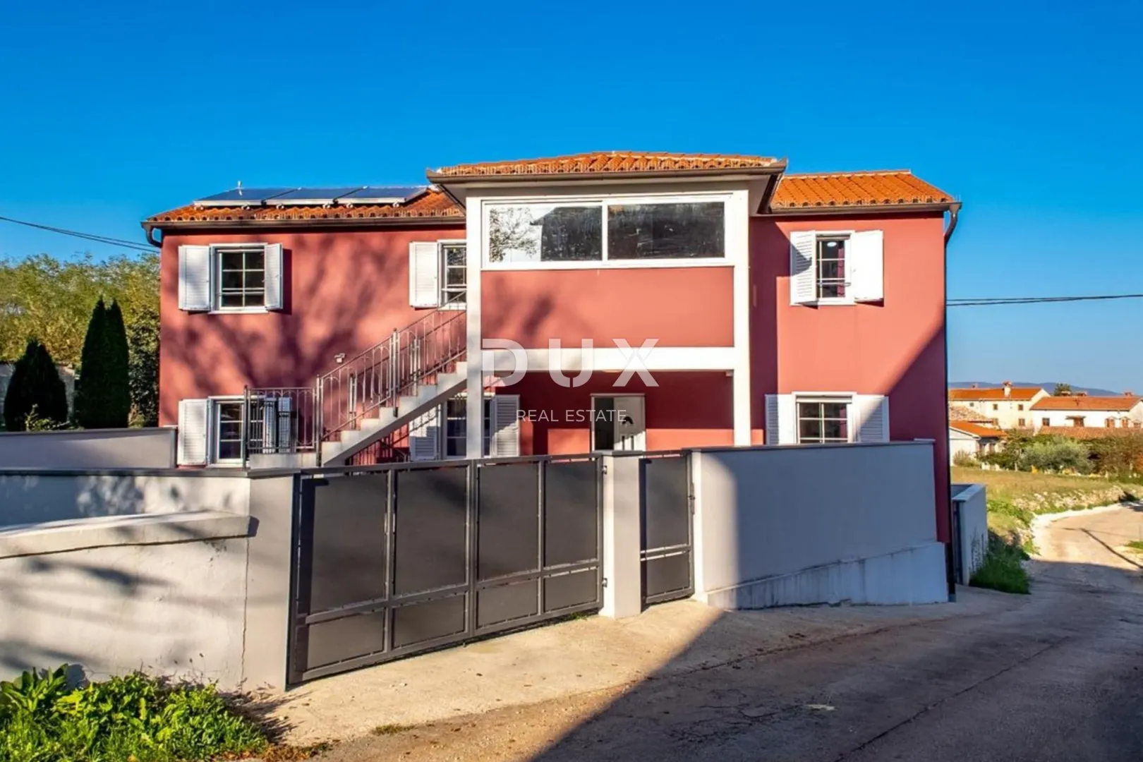 istra, labin - komforna kuća s dva stana - slika 4