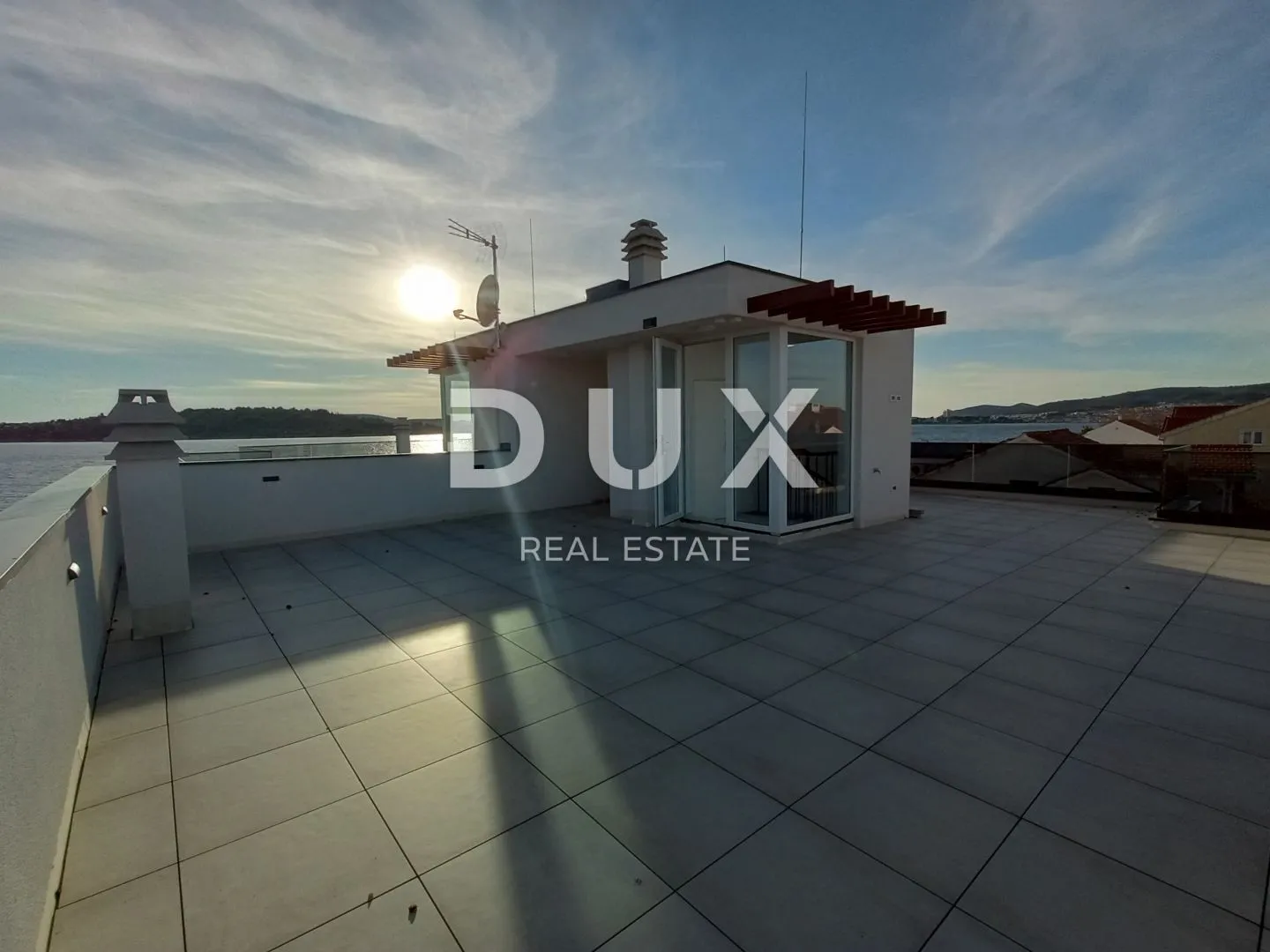 šibenik, vodice - predivan penthouse u novogradnji 1. red do mora - slika 15