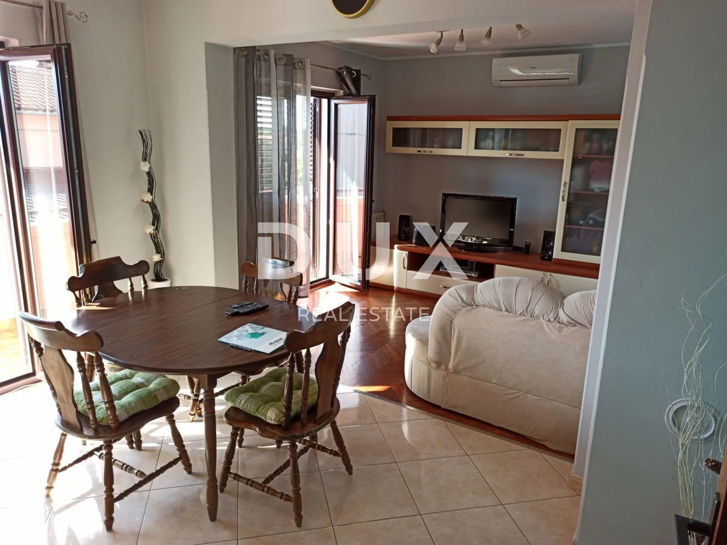 istra, svetvinčenat - obiteljska kuća s dva apartmana - slika 4