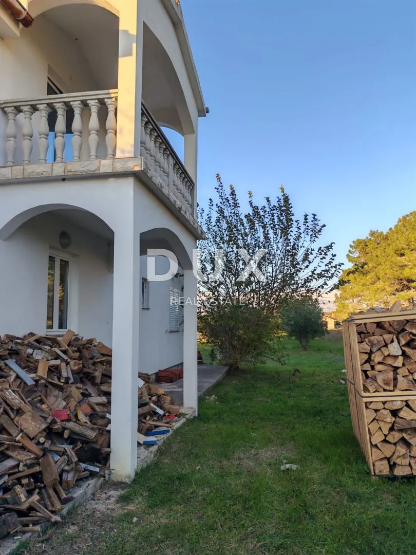 zadar, vrsi - kuća s velikim stanom, tri apartmana i prostranim dvorištem s maslinama! - slika 4