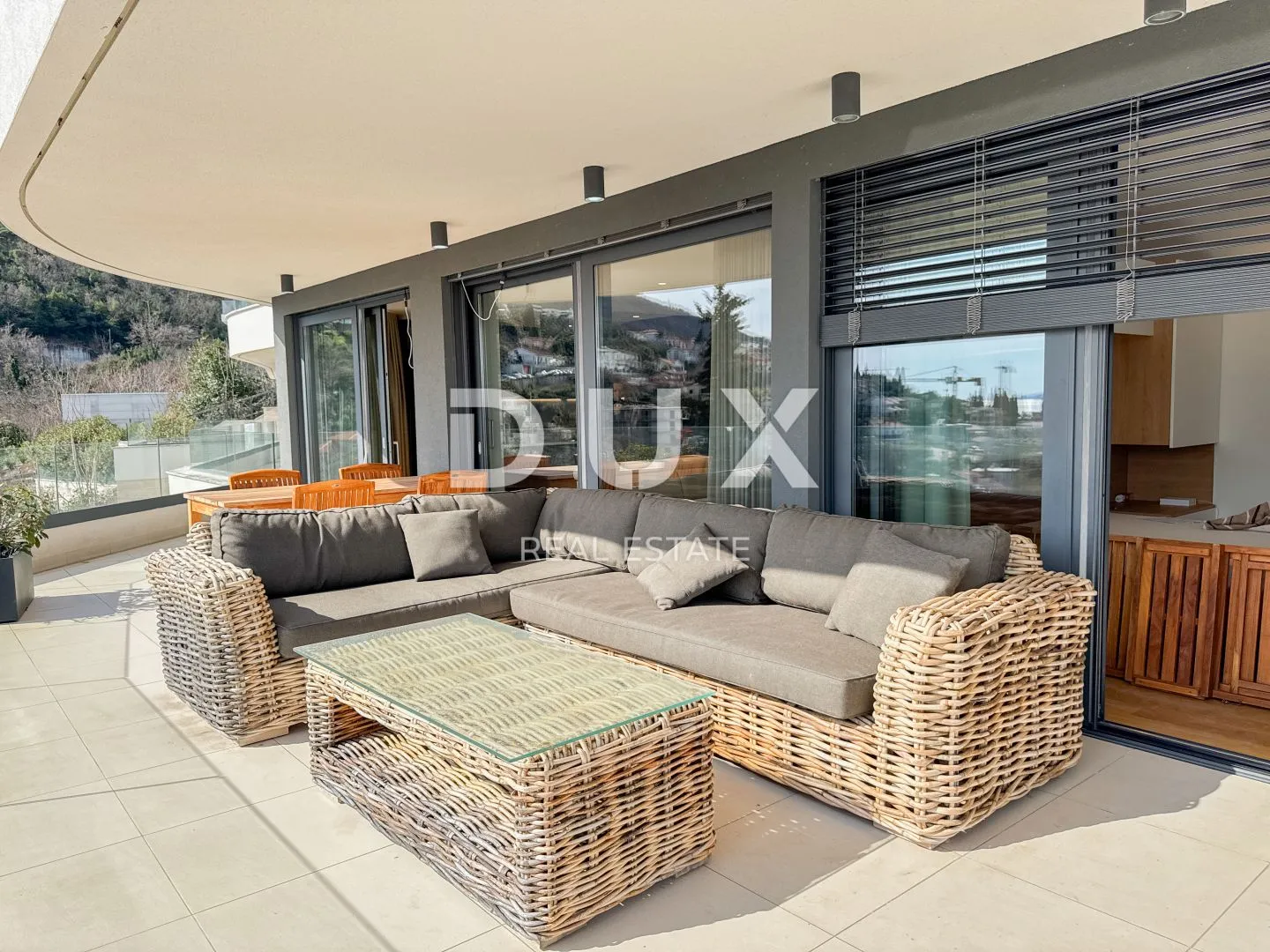 opatija, centar, četverosoban stan, 158 m2, s privatnim bazenom - slika 27