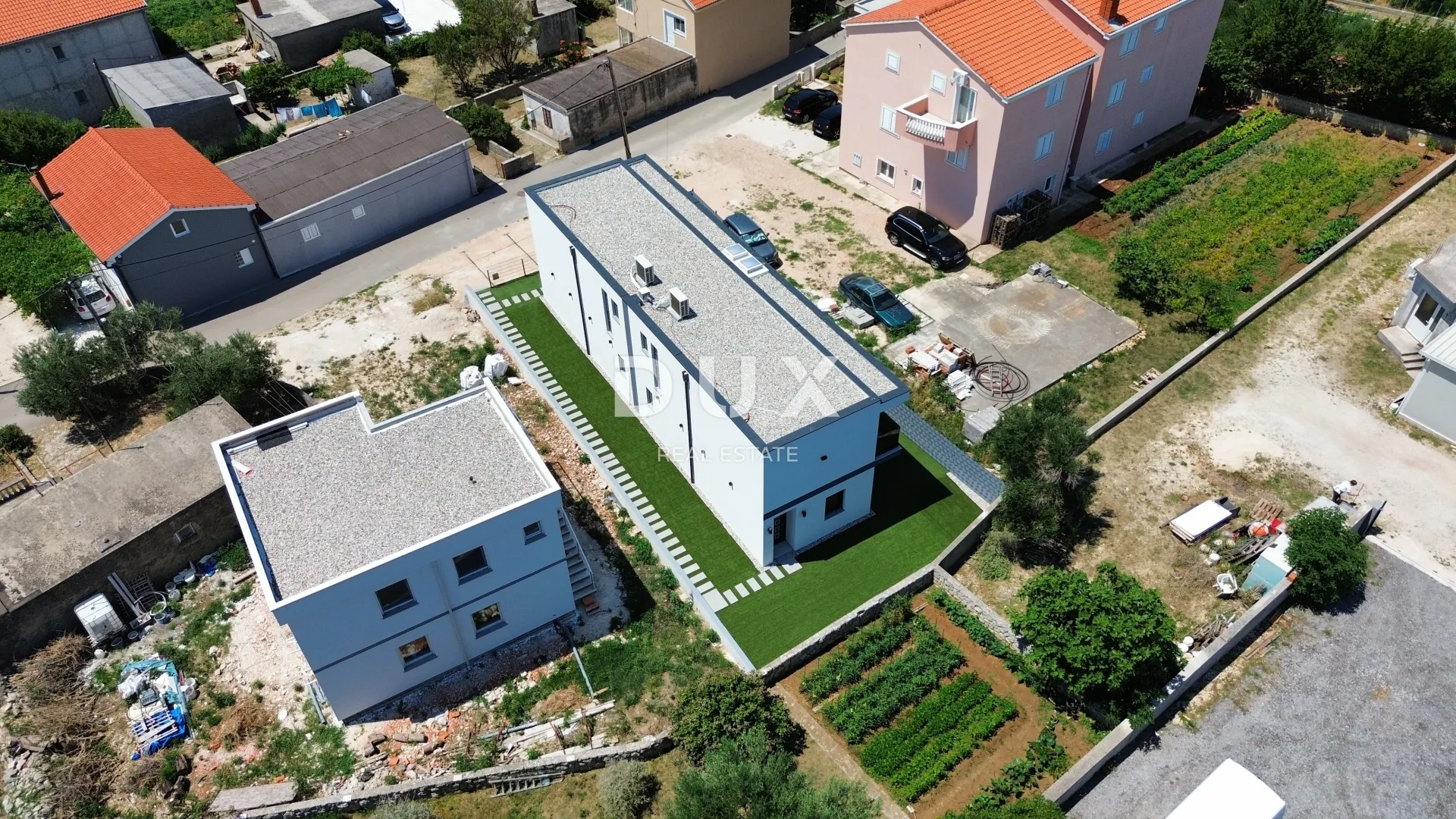 zadar, vrsi - vrhunska dvojna kuća s pogledom na more i okućnicom! b - slika 3