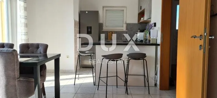 pakoštane - dvosobni stan na prvom katu - slika 1