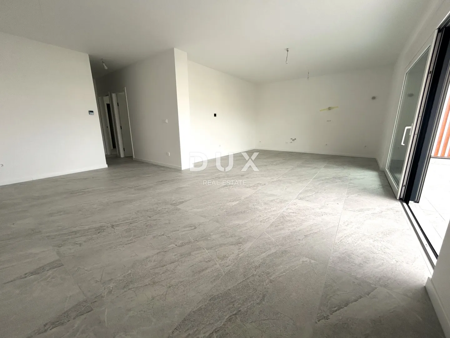 šibenik, vodice – 120m od plaže, pogled na more, velika terasa, garaža - slika 5