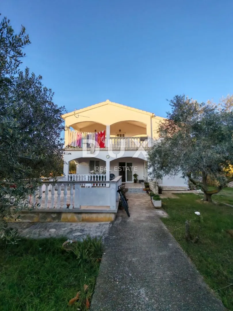 zadar, vrsi - kuća s velikim stanom, tri apartmana i prostranim dvorištem s maslinama! - slika 2