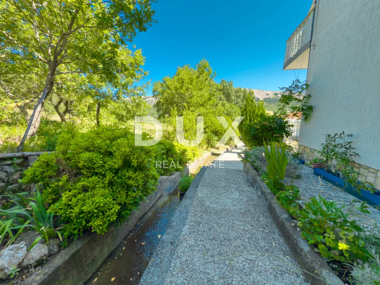 otok krk, baška - kuća s 5 apartmana i velikom okućnicom - slika 8