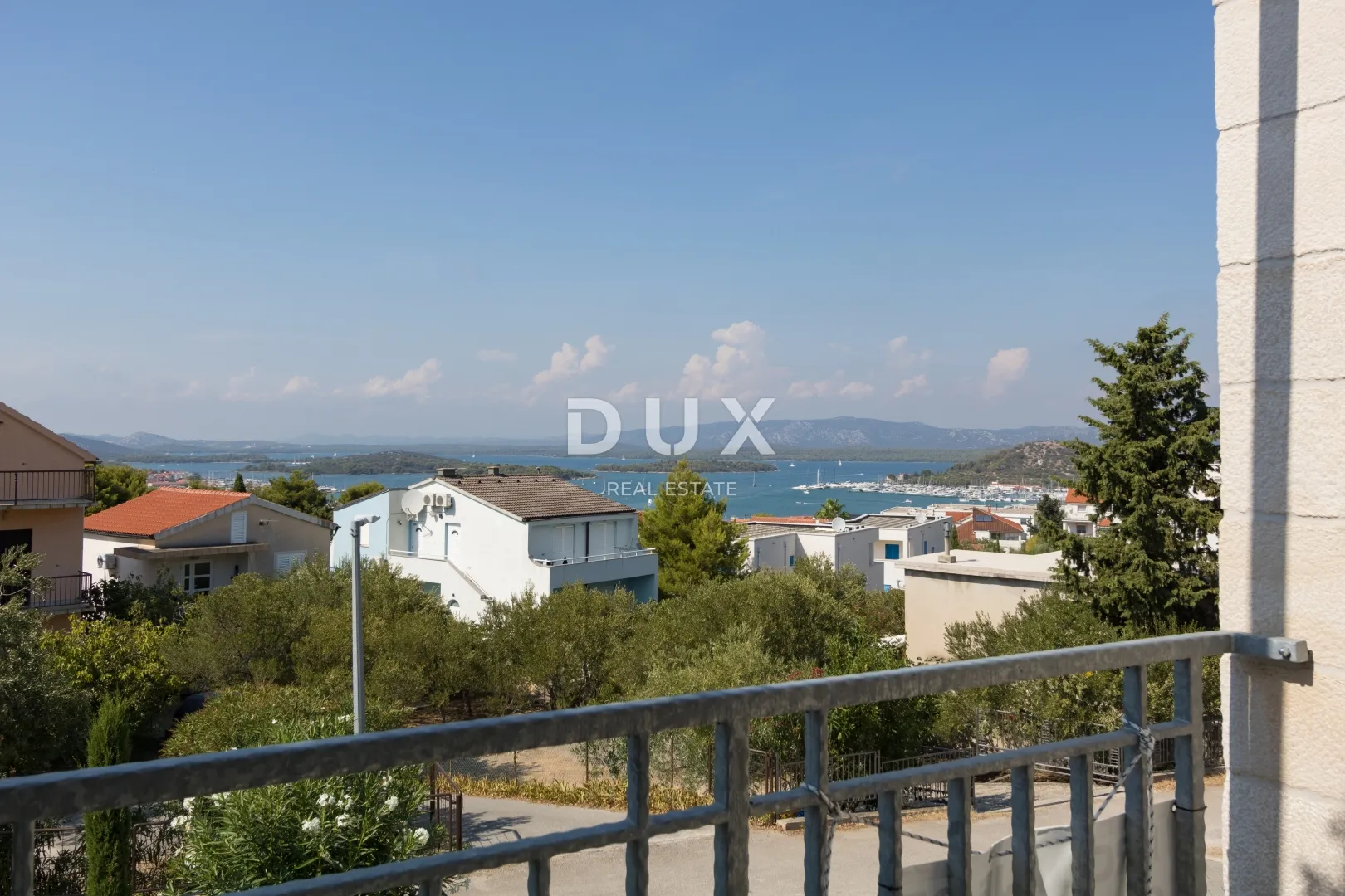 dalmacija, otok murter, dvojna kamena kuća, 148 m2, bazen - slika 12