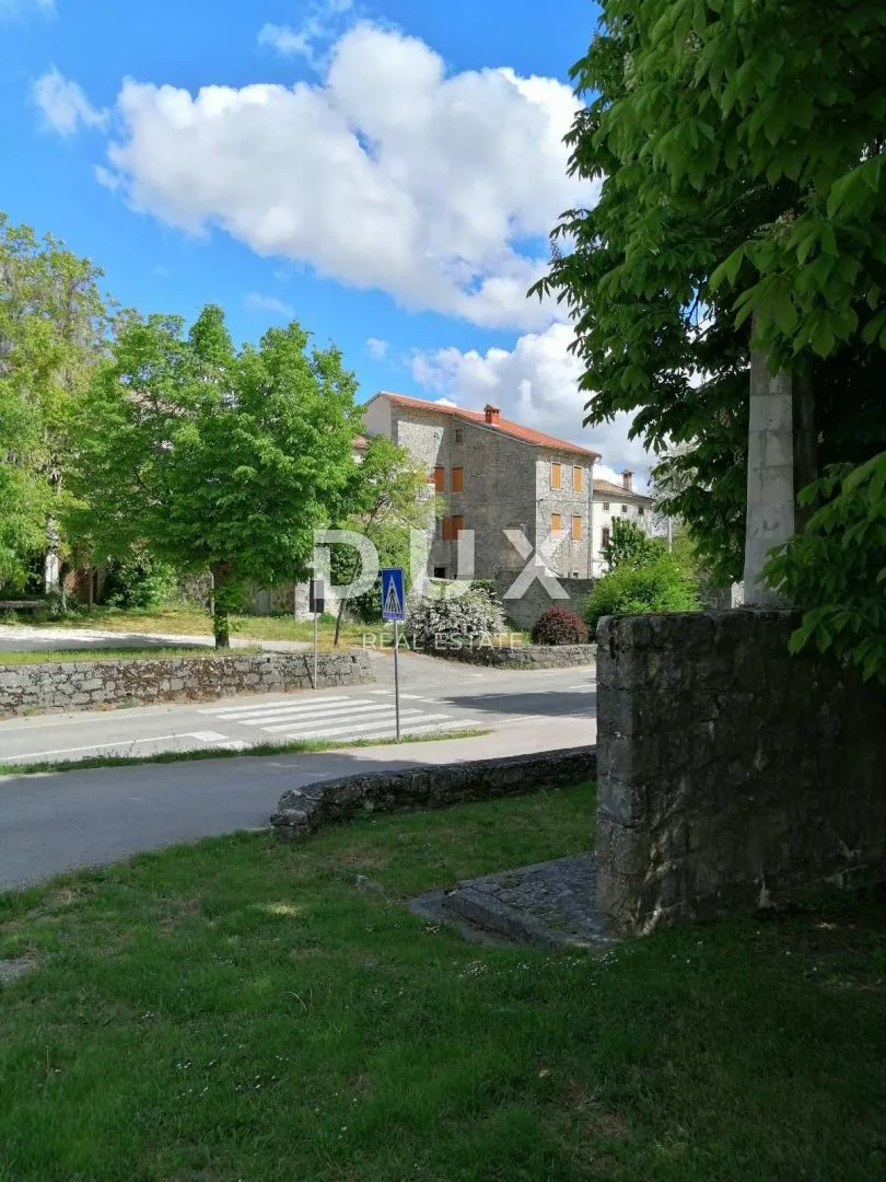 ISTRA, GRAČIŠĆE - Kuća u samom centru naselja