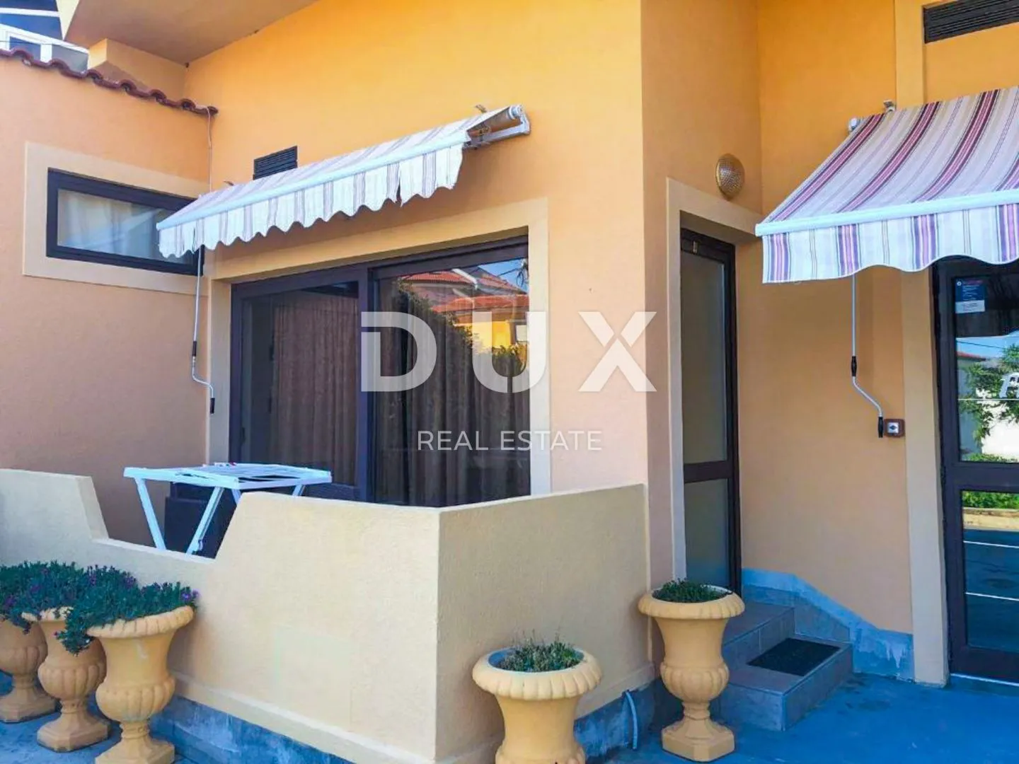 otok rab, lopar - kuća sa 6 apartmana pored rajske plaže - slika 2