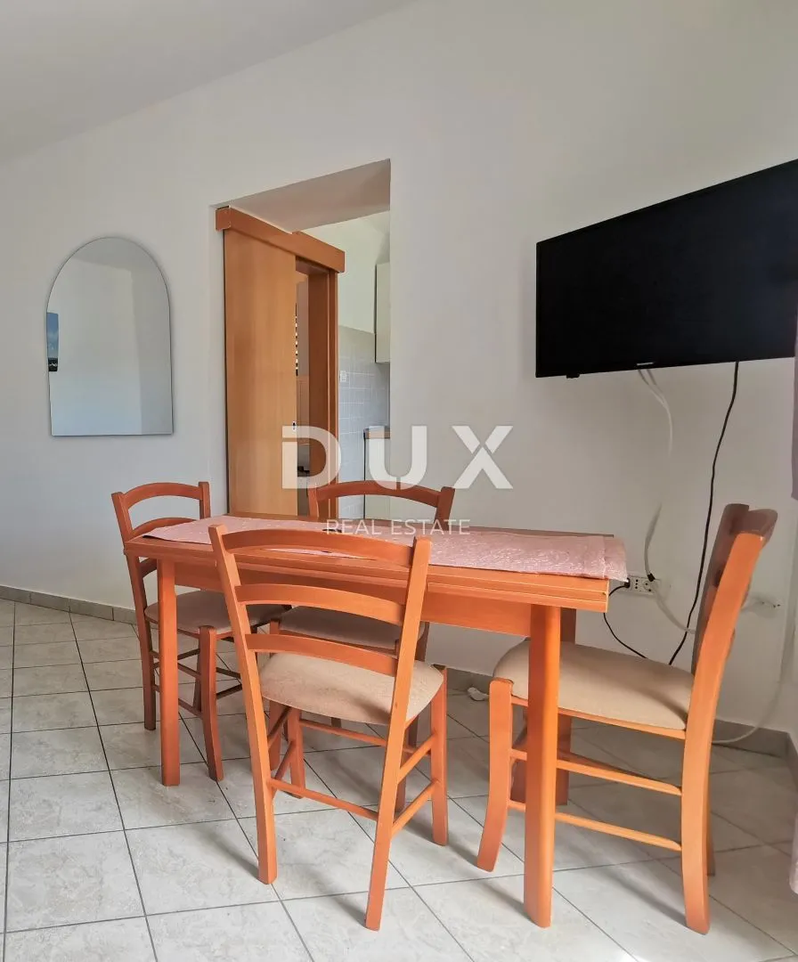 istra, rabac - dva apartmana, prvi red do mora - slika 15