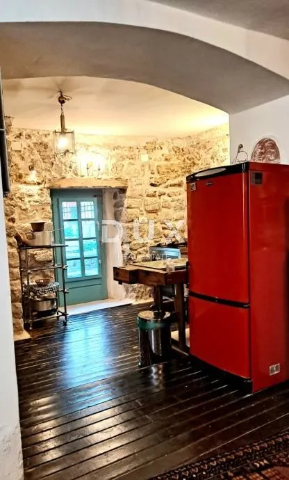 otok krk, grad krk - renovirana kuća u starom gradu - slika 5