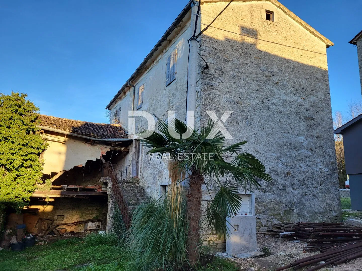 istra, motovun - samostojeća starina za adaptaciju - slika 2