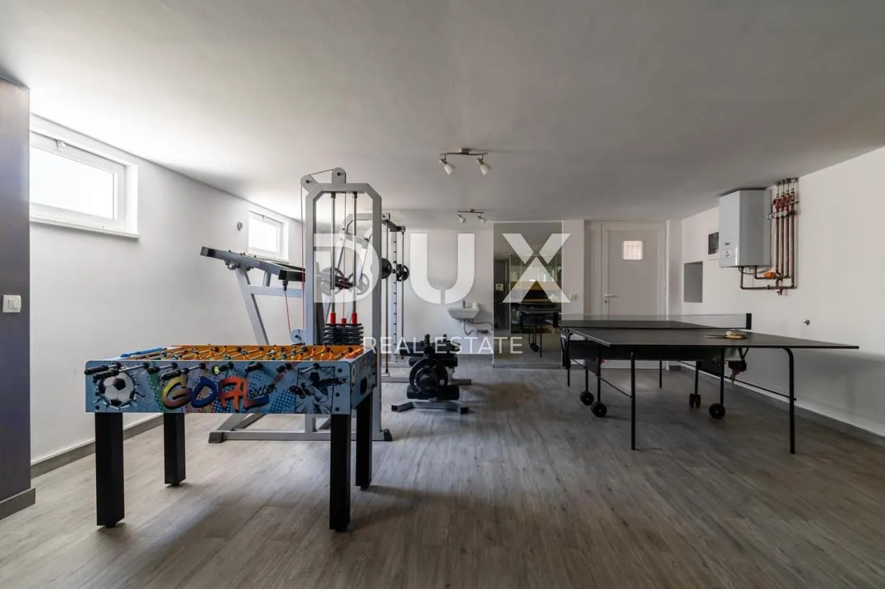 split, kaštel - predivna vila s bazenom i pogledom na more - slika 26