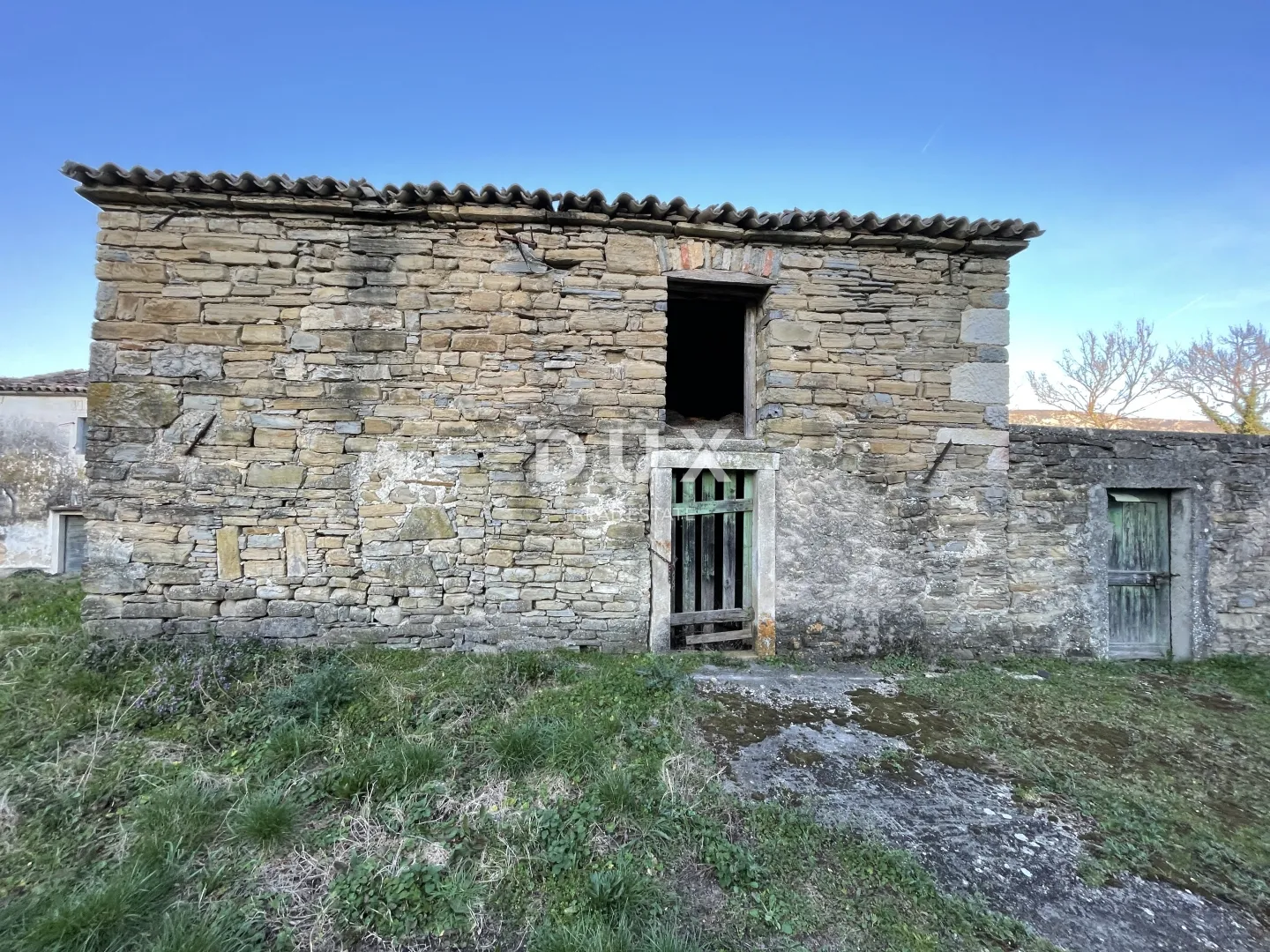 istra,kršan - istarsko imanje na rubu naselja - slika 9