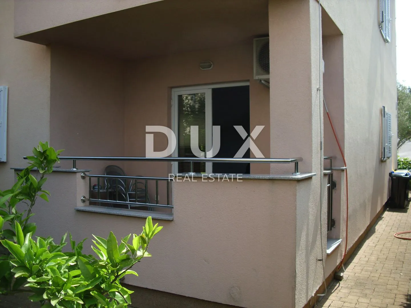 otok krk, malinska - apartman 2s+db sa vrtom i parkingom - slika 2