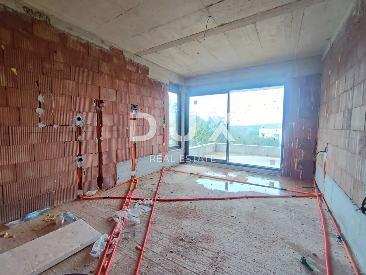 istra, medulin - moderna vila u blizini plaža okružena zelenilom - slika 19