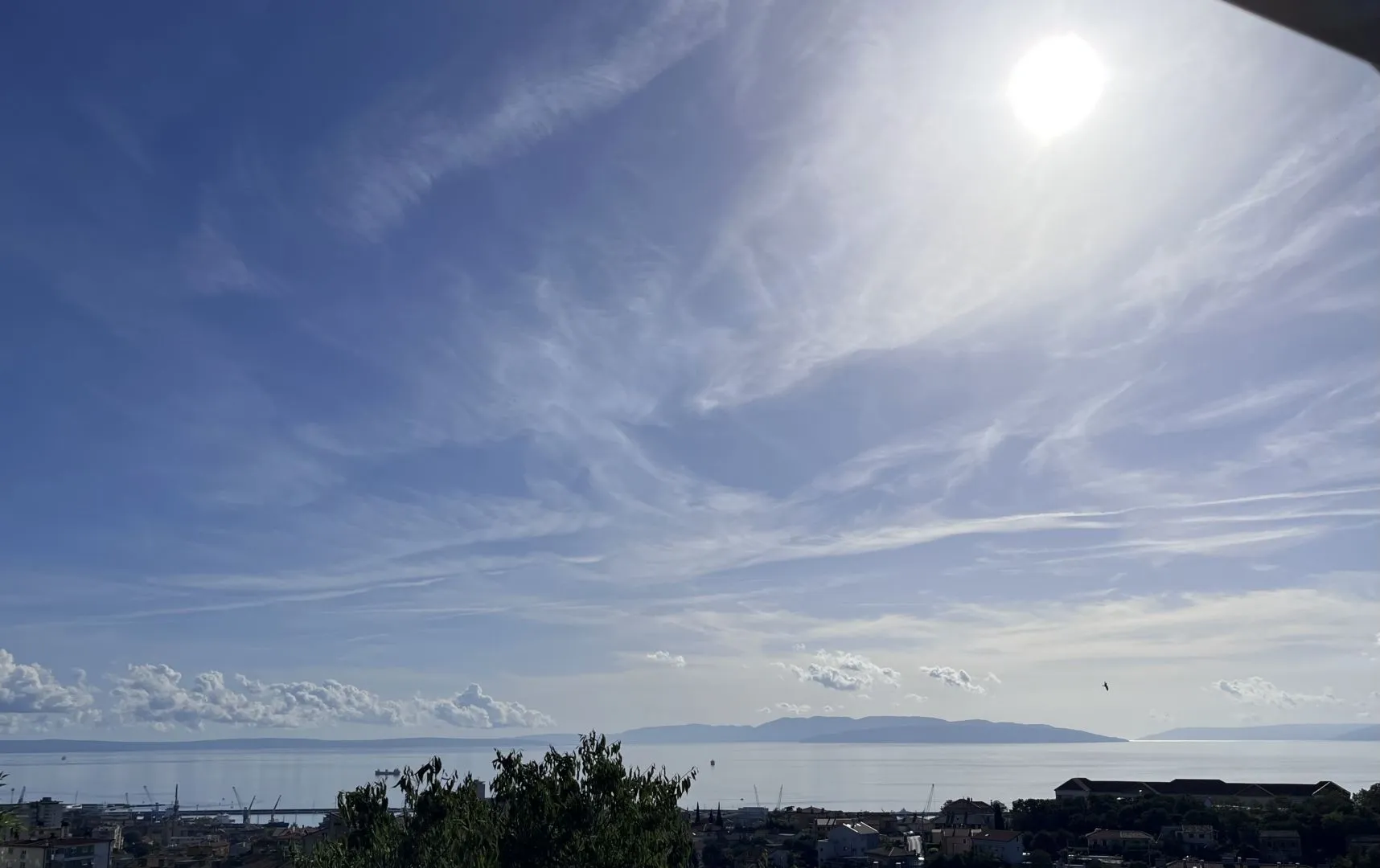 rijeka, škurinje - kuća s tri stambene jedinice i garažom - slika 3