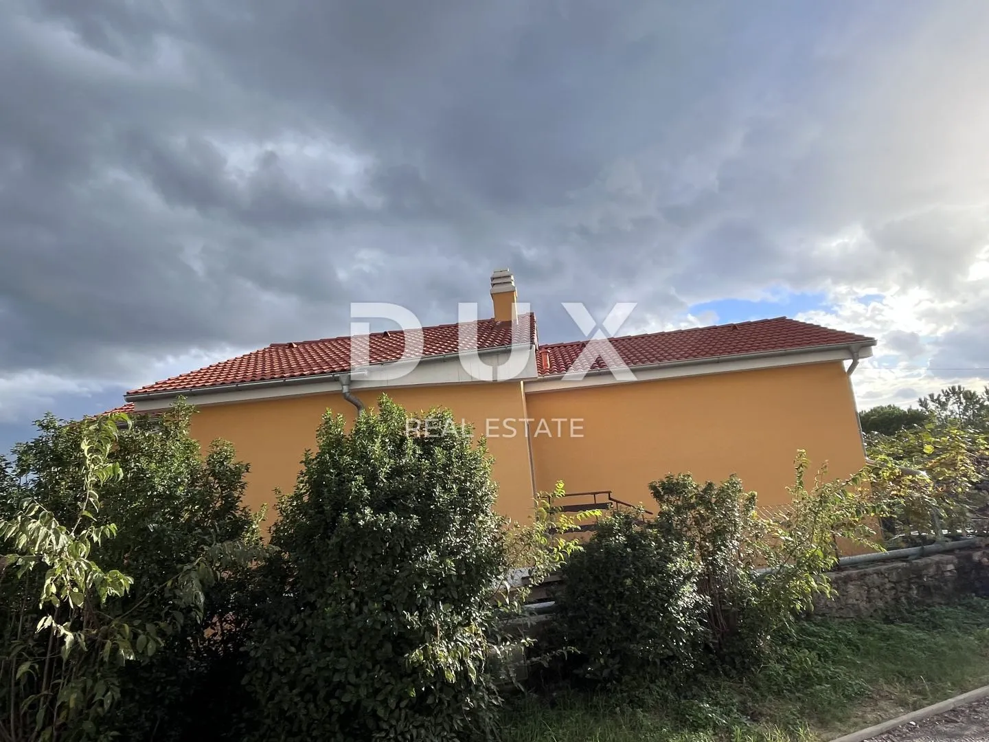 krnjevo - samostojeća kuća, pogled more, parking mjesto, vrt - slika 11
