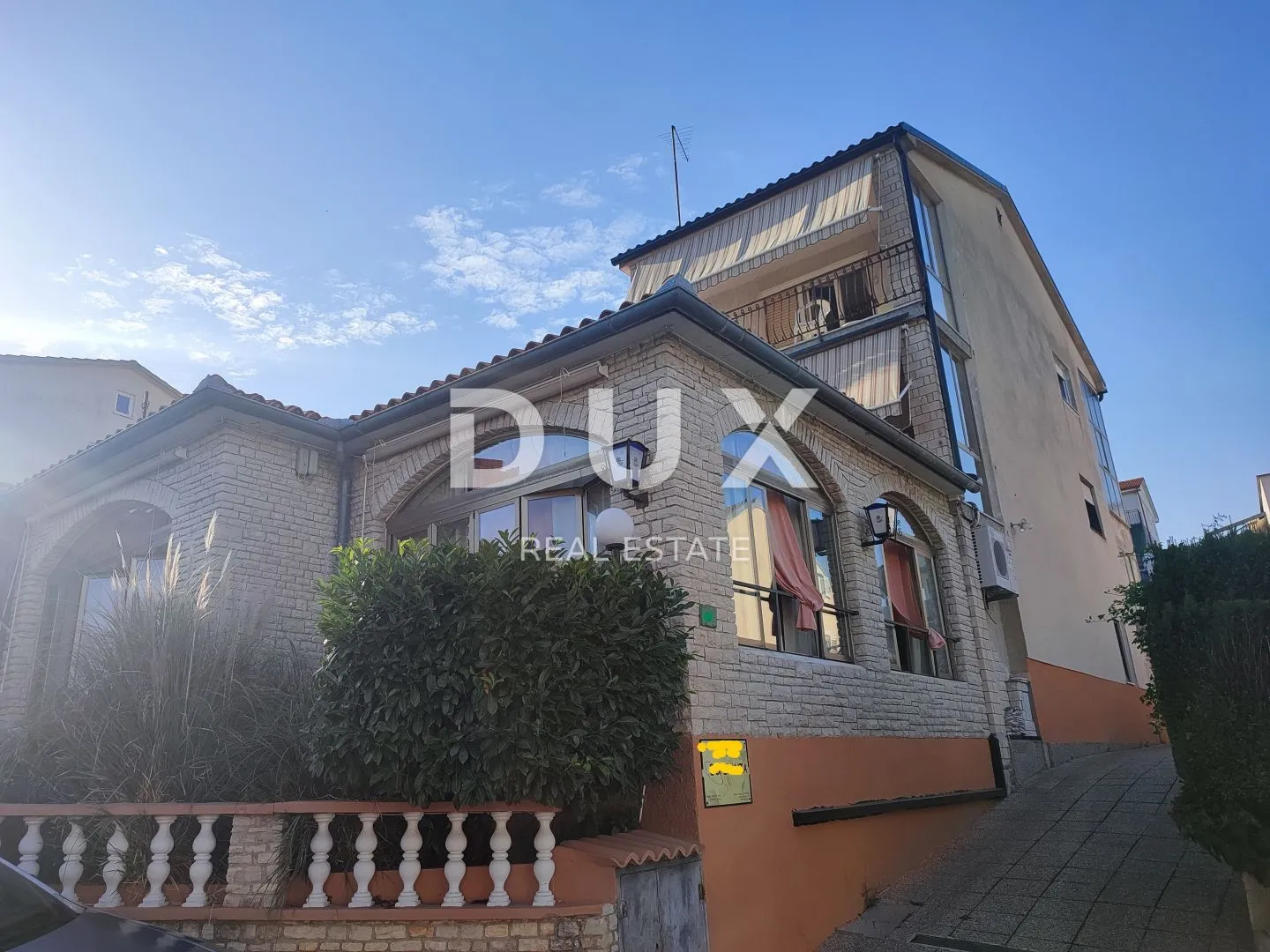 istra, pula - prostrana kuća od 673 m2 s pogledom na more - slika 2