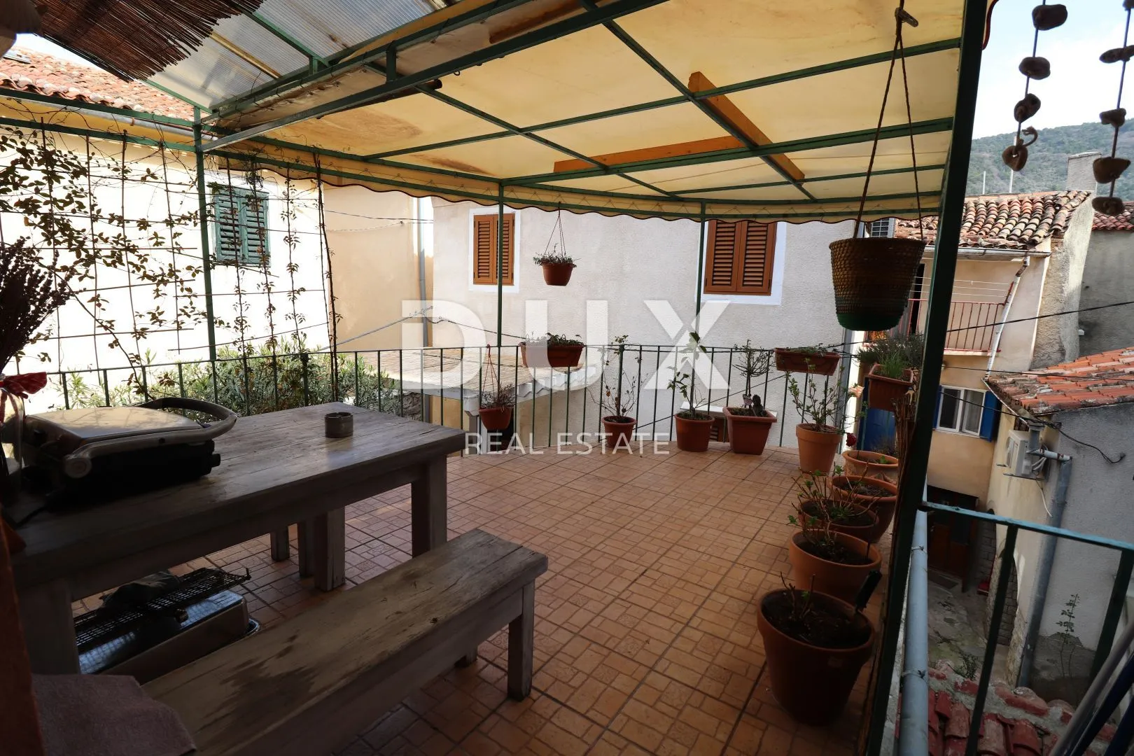 otok cres, grad cres - stara jezgra kuća, restaurant, dvoetažni stan, apartmani - slika 30