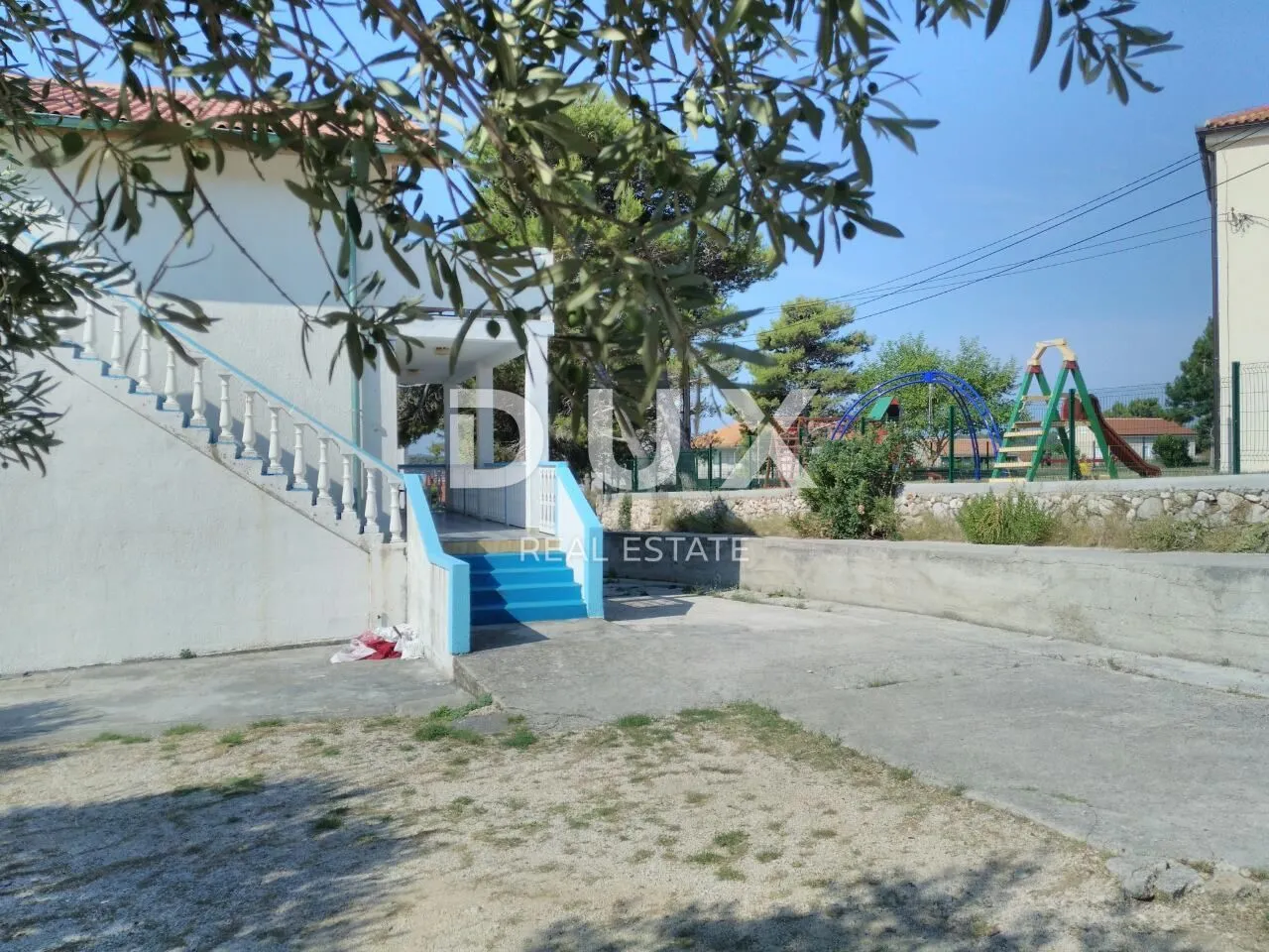 otok rab, barbat - samostojeća apartmanska kuća na odličnoj lokaciji - slika 11