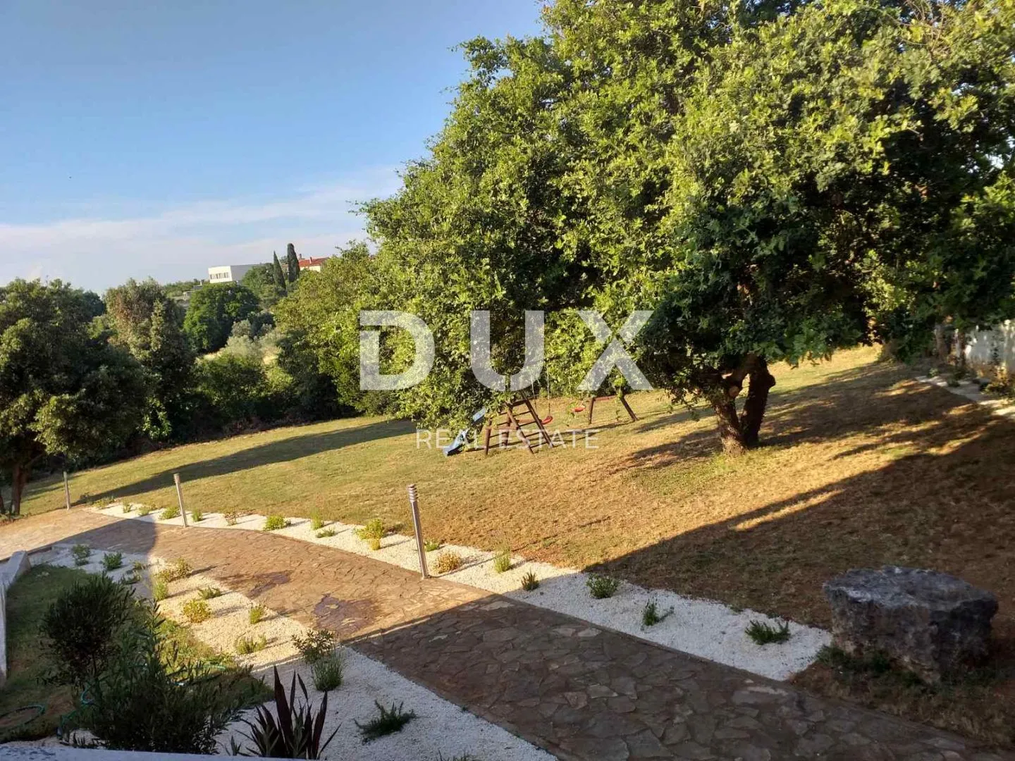 istra, pula - velika obiteljska kuća s 2 apartmana, konobom i garažom - slika 22