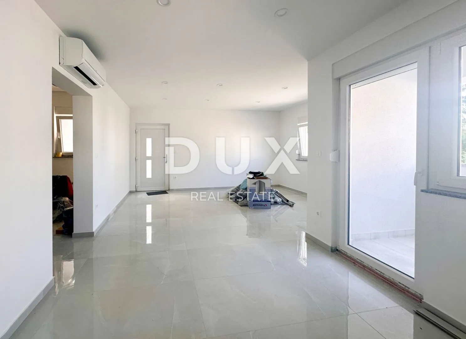 CRIKVENICA - stan 2S+DB, u prizemlju novogradnje, blizina mora, 2688 EUR m2, TOP PRILIKA!