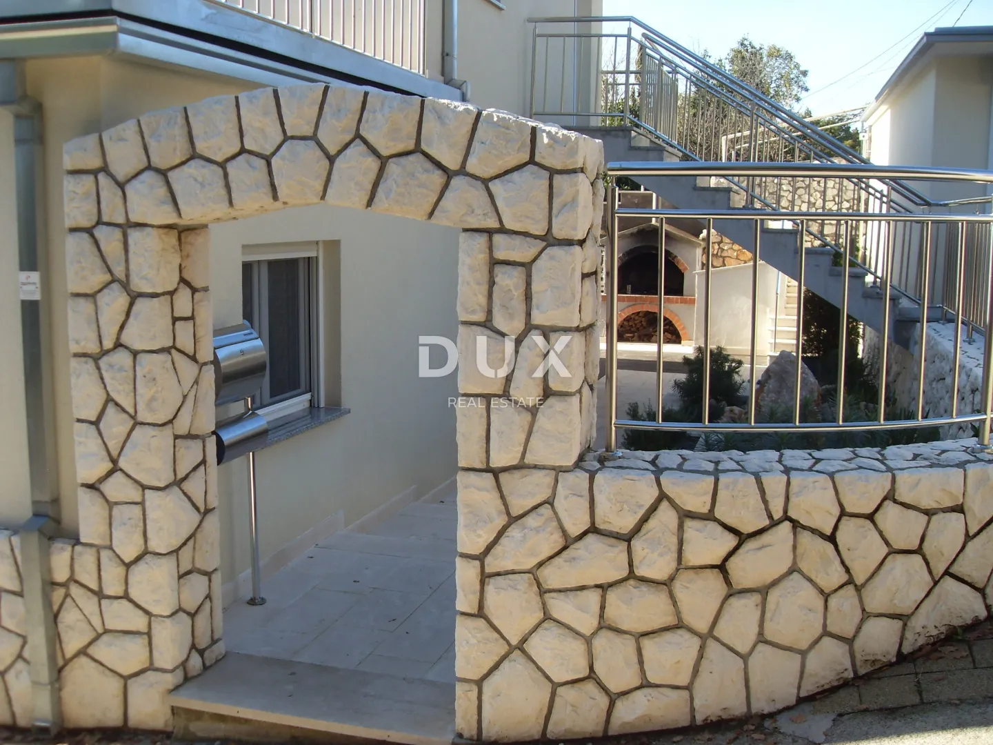 novi vinodolski – elegantna kuća 191 m2, 40 m udaljena od mora - slika 8