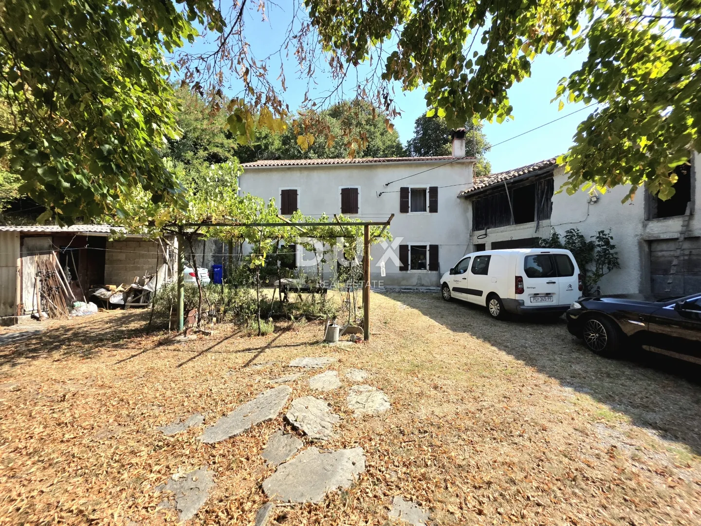 istra, buzet, kuća, 160 m2, stancija s 26724 m2 zemljišta - slika 1