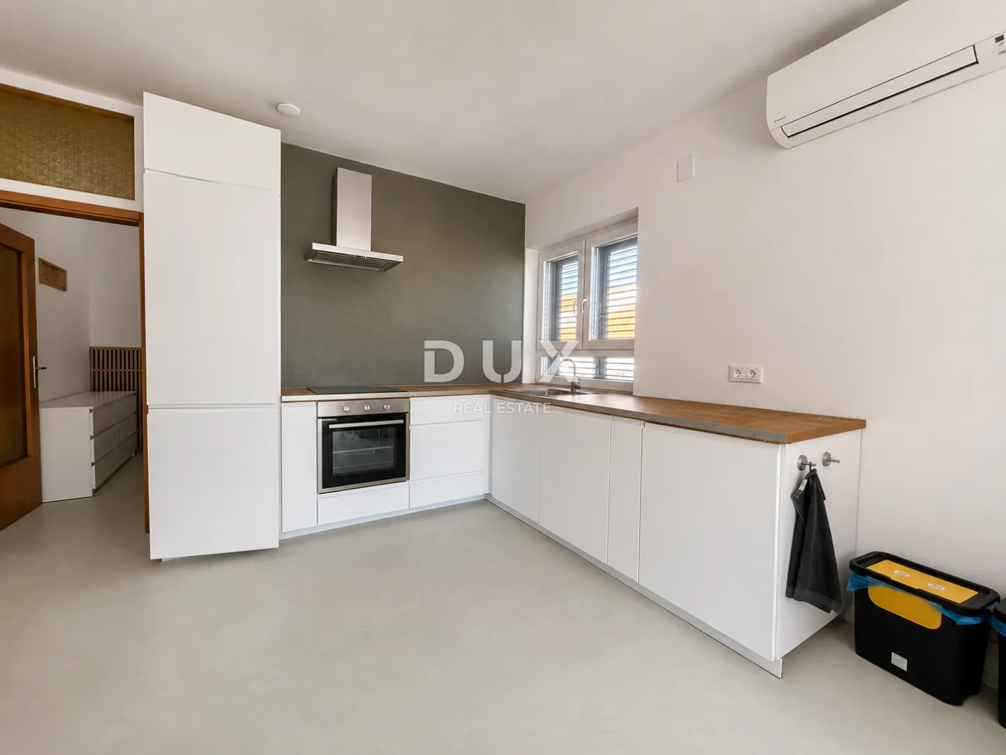 dalmacija, vodice – privatni mini resort s 4 apartmana i bazenom, 300 m od centra - slika 59